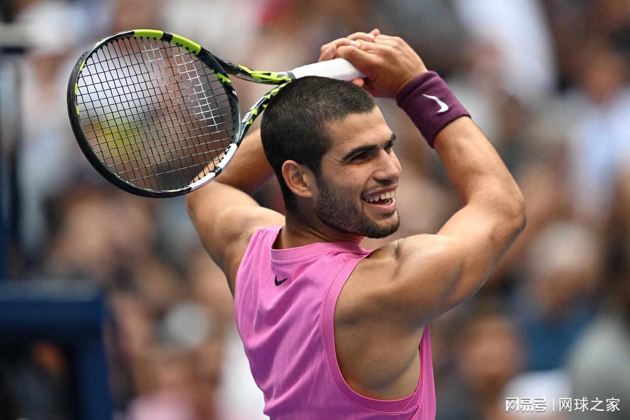 开云体育平台-阿卡配合萨巴伦卡整相声大秀幽默，温网后15天特训助其成00后首富