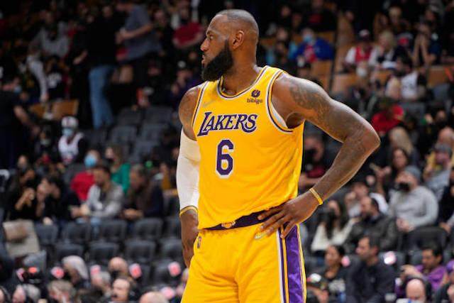1661262179929025692.jpeg LeBron-James-16.jpeg