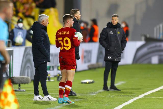 1649731023121017914.jpg Nicola-Zalewski-Jose-Mourinho.jpg