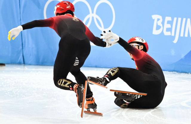 开云体育app下载-孙龙意外摔倒 中国队无缘男子5000米接力领奖台