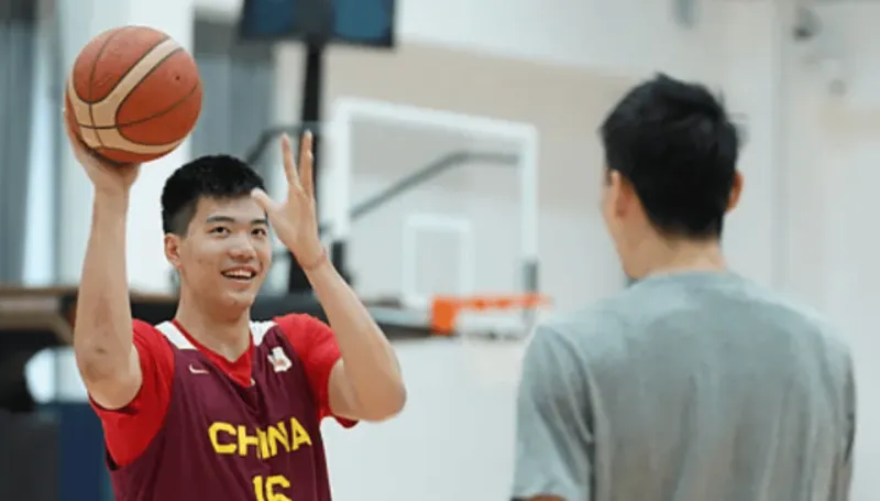 焦泊乔：大家打得比较团结，我们在场上有更多的呼应和交流